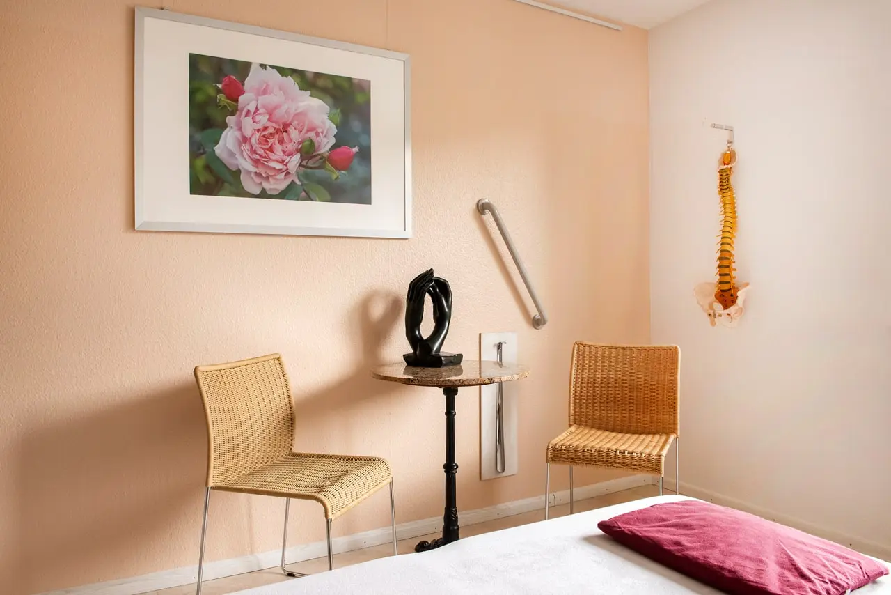 Behandlungsraum-1280x854-min